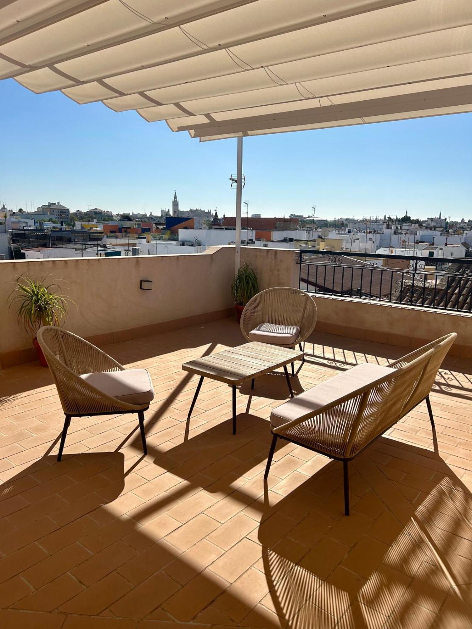 Casa De La Columna, Triana Apartment เซบีญา ภายนอก รูปภาพ